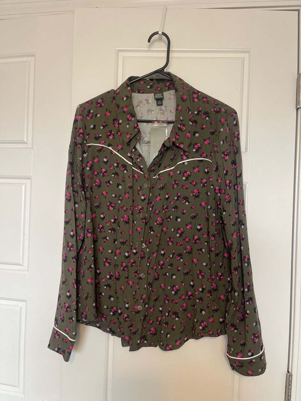 Wild Fable Women's Olive Green Floral Print Long Sleeve Western Style Button-Up